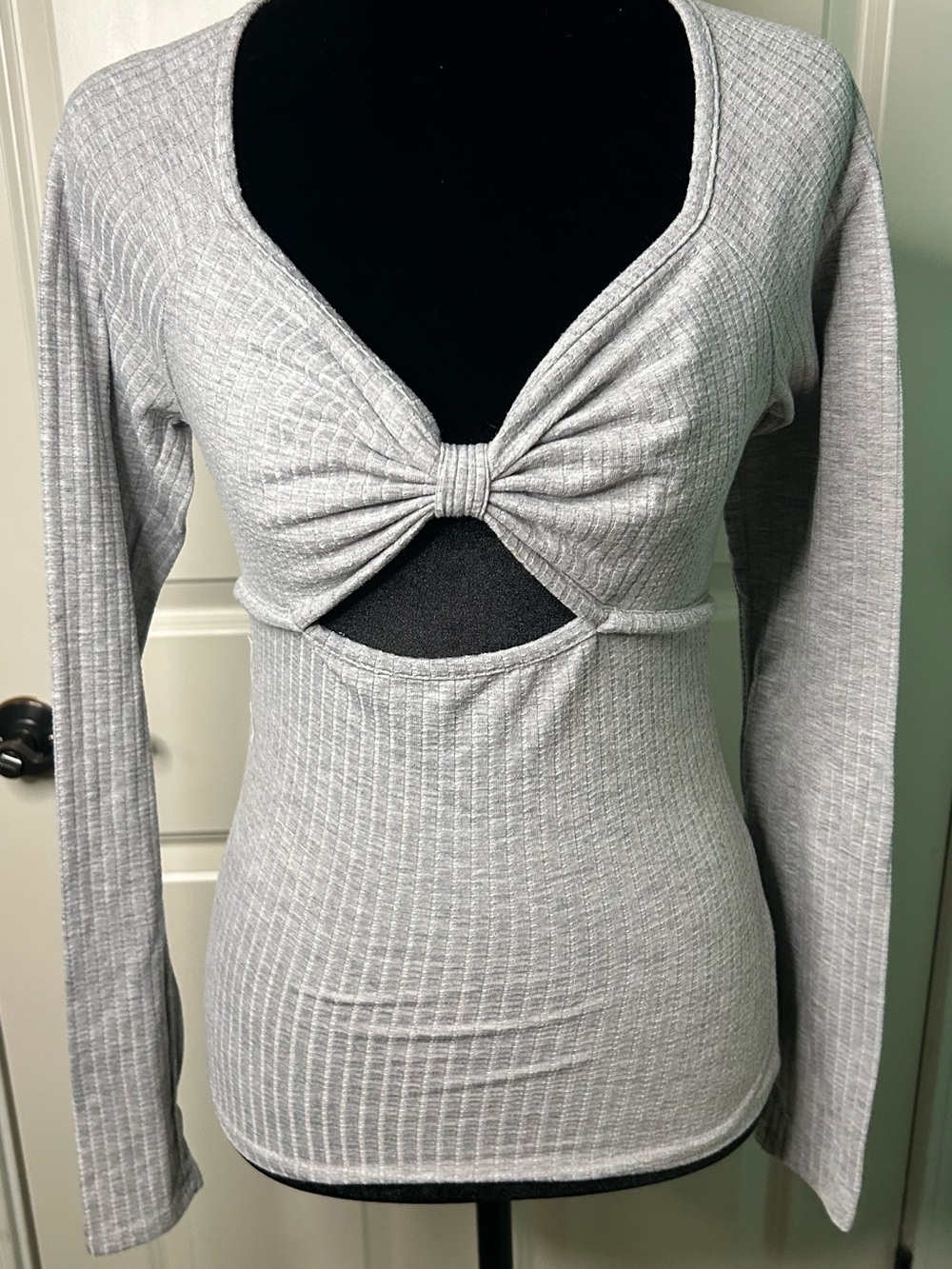 Earthbound Grey Ribbed Knit Cutout Long Sleeve Top S
